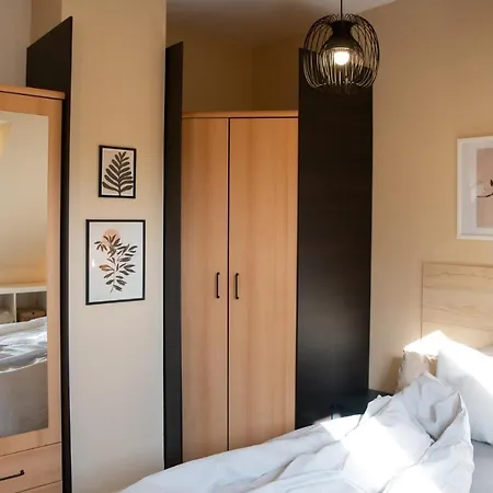 953 - Your Peace Of Mind, Ac & Parking *