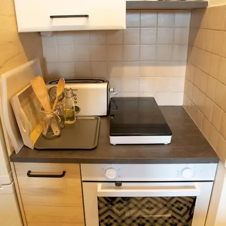 953 - Your Peace Of Mind, Ac & Parking Apartment *