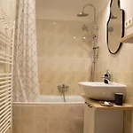 Appartement 953 - Your Peace Of Mind, Ac & Parking Budapest